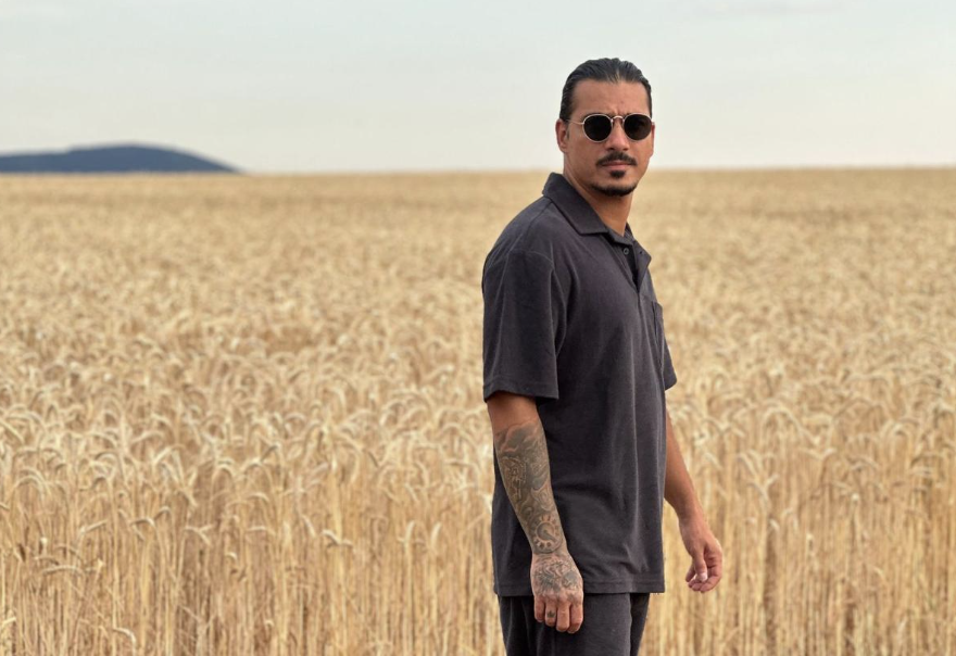 Babrak (Music) Zafarmal’ın Müzikal Yeteneği ile Dünyaya Yardım