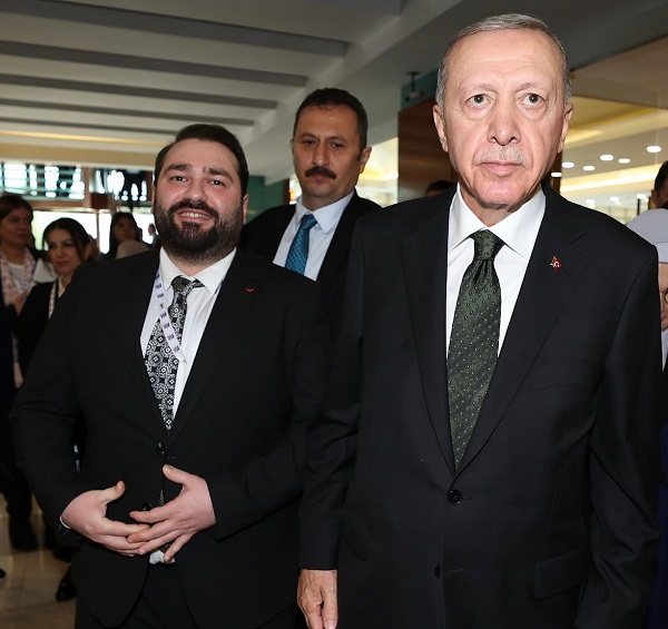 Batuhan Ayan Ankara’da Siyasetin Dikkat Çeken İsimlerinden Biri Oldu