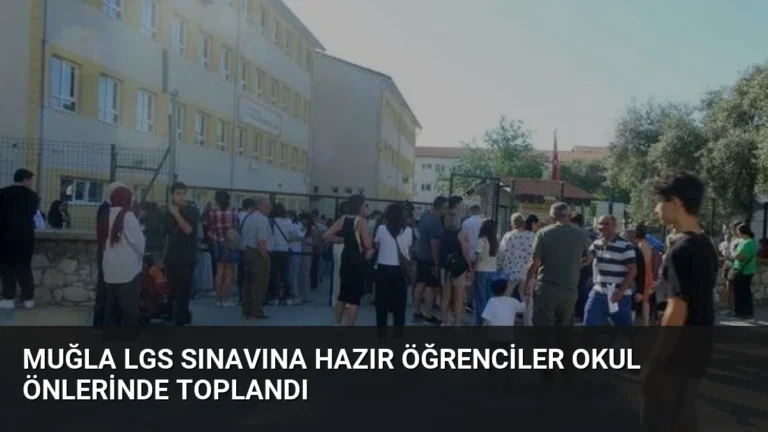 Muğla LGS Sınavına Hazır Öğrenciler Okul Önlerinde Toplandı